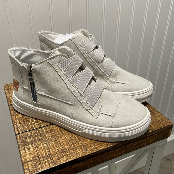 Shoes - NEW EASY-ON/EASY-OFF Canvas sneakers off-white/khaki color (NWOT)